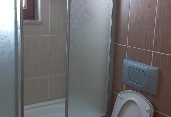 g  lerhotelkonyaalt   has Smoking/Balcony rooms