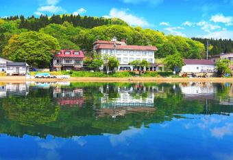 Lake Side Hotel Minatoya allows 18 year olds to book a room