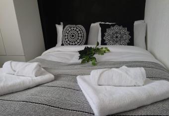 GALAXY HOLIDAY FLATS allows 18 year olds to book a room