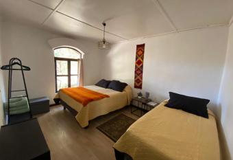 CaminAndes Hostal has Balcony rooms