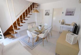 Can Prat allows 18 year olds to book a room