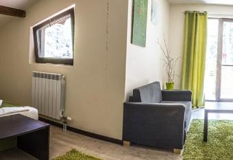 Hotel Restaurant 6ATO RiLa has rooms with a private hot tub