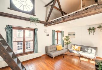 The Jordans Residence allows 18 year olds to book a room