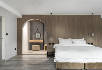 Chapter 127 has Balcony rooms