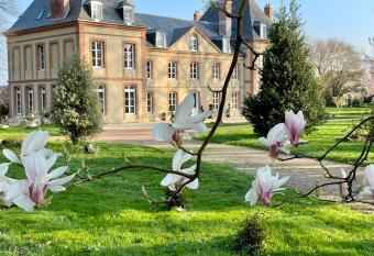 Anelys - Ch  teau du Bocage allows 18 year olds to book a room