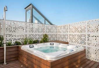 Albi Boutique Hotel allows 18 year olds to book a room