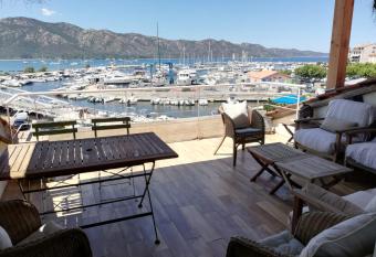 Bel appartement avec terrasse sur le port has Balcony rooms