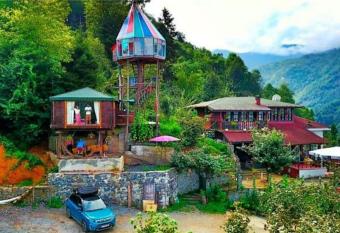 Olimbera K  y Evi has Balcony rooms