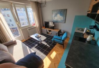 Sunny Apt. allows 18 year olds to book a room