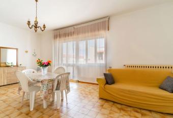 Acquario 2 has Balcony rooms