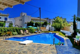 Calma Apartments & Studios has Balcony rooms