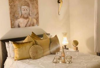 Luxury 1-bedroom unit in Southside Jacksonville has Balcony rooms