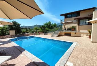 Villa Gloria has Balcony rooms