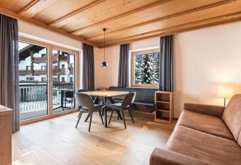 La Grambla App Sella 1 has Balcony rooms