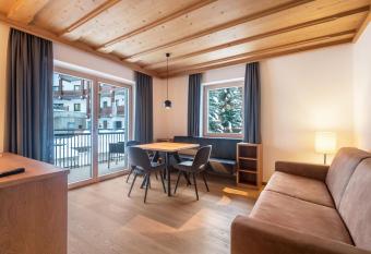 La Grambla App Sella has Balcony rooms