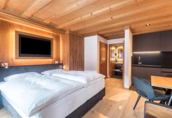 La Grambla App Saslonch has Balcony rooms