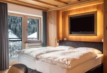 La Grambla App Saslonch 1 has Balcony rooms