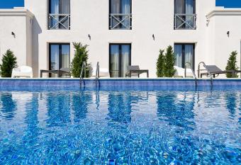 Ilios Vama Veche ADULT ONLY allows 18 year olds to book a room