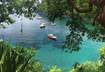 Le Marin - Bungalow - Escapade en couple - Paisible - Wi-Fi - Climatisation - Joyau cach   - Calme - Plages du Sud & Marina du Marin    quelques minutes en voiture -  allows 18 year olds to book a room