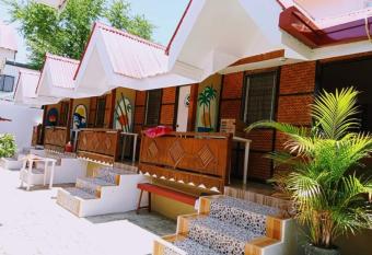 Sandstorm Lodge and Cafe has Balcony rooms