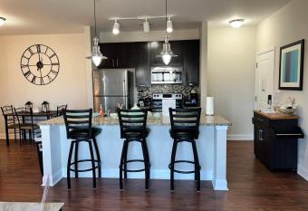 Serene **Uptown** 2BR/2BA Apartment allows 18 year olds to book a room