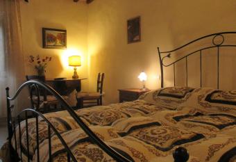 Podere Pian dei Gelsi allows 18 year olds to book a room
