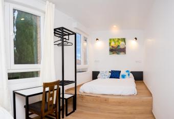 GOLDEN TORREJON allows 18 year olds to book a room