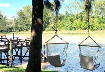 La Escondida, alquiler casa en el delta has rooms with a private hot tub