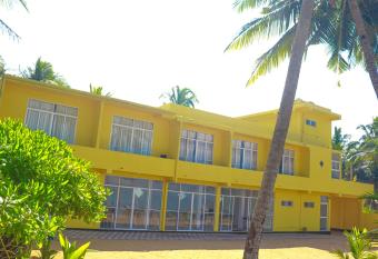OREO BEACH HOTEL KALUTARA has Balcony rooms