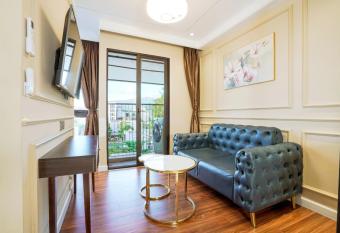 NM Home Da Nang allows 18 year olds to book a room