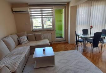 LNB Lux has Balcony rooms