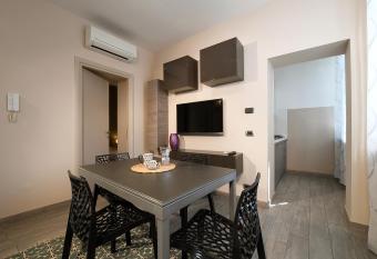 La Corte allows 18 year olds to book a room