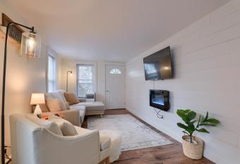 Sweet Home 4 min to Cloister & Ephrata Center has Balcony rooms