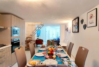 Pieno Centro Apartment has Balcony rooms