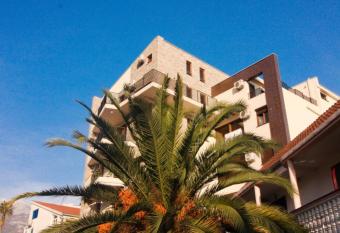 Lux App Vlada allows 18 year olds to book a room