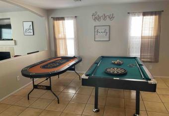 Vegas Winter CHILL - Family Fun 2023 has rooms with a private hot tub