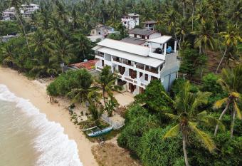 La Polena has Smoking/Balcony rooms