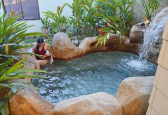 Elegant Villa in La Fortuna with spacious backyard plus very private pool & parking allows 18 year olds to book a room