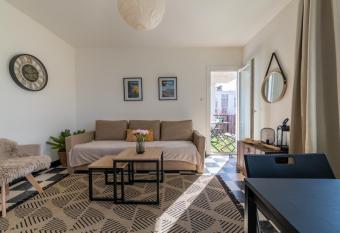 Avignon appartement lumineux Netflix parking Gratuit has Balcony rooms