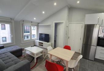   tico Merced. Tranquilo y bien situado allows 18 year olds to book a room