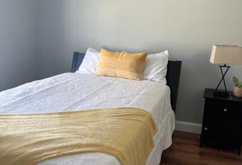 Sdariushome has Balcony rooms