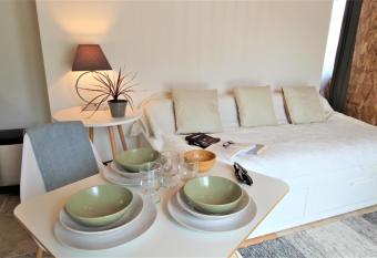 Les Bastidons de l Isle - Le Saumane - 3   toiles has Balcony rooms