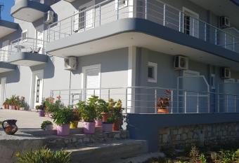 Victoria Studio Apartments has Balcony rooms