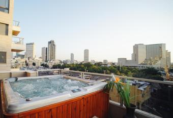 2BR&Washrooms Duplex With Hot tub And sew View has Balcony rooms