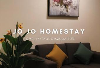 Jo Jo Homestay @ Marina Island Laguna has Balcony rooms