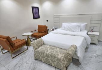 LUXOL HOMES&SUITES allows 18 year olds to book a room