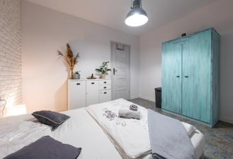 Apartament Po  udniowy allows 18 year olds to book a room