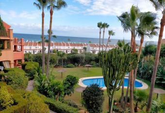 Appartement met zeezicht en vlakbij het strand has Balcony rooms