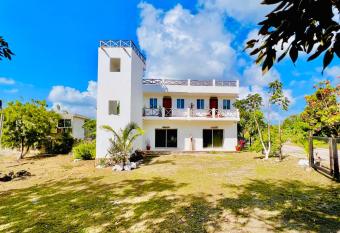 Blue Marlin Mahahual - Superior Room allows 18 year olds to book a room