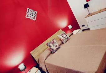 La Sicilia in casa has Balcony rooms